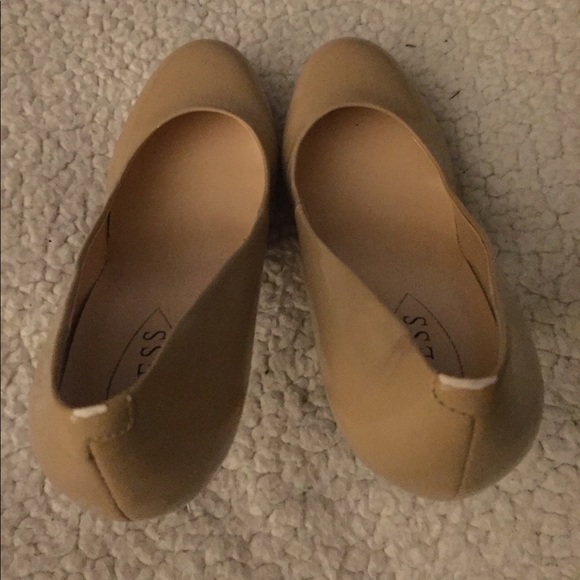 Sexy! GUESS Nude, Patent & Cork Platform Stilettos - Picture 4 of 6